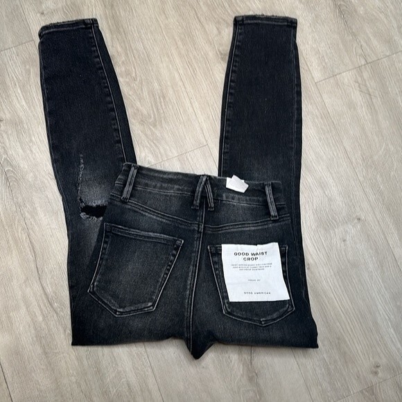 Good American Good Waist High Rise Crop Raw Hem Black 157 Size 0/25 NWT - Picture 11 of 12
